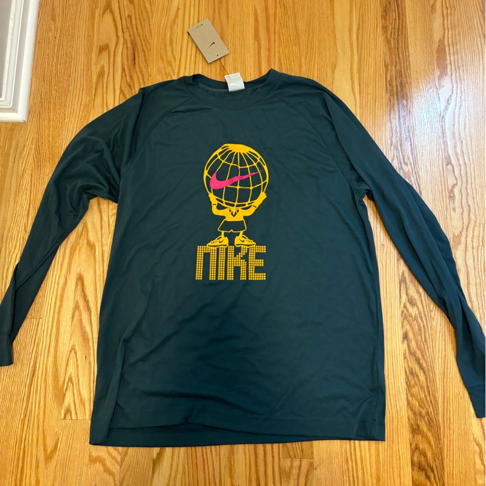 Nike soccer graphic tee